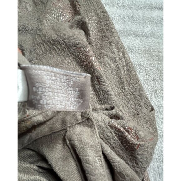 Chico's Womens Button-Up Long Sleeve Shirt Size 2 Beige Textured Leaf Pattern - Picture 4 of 7